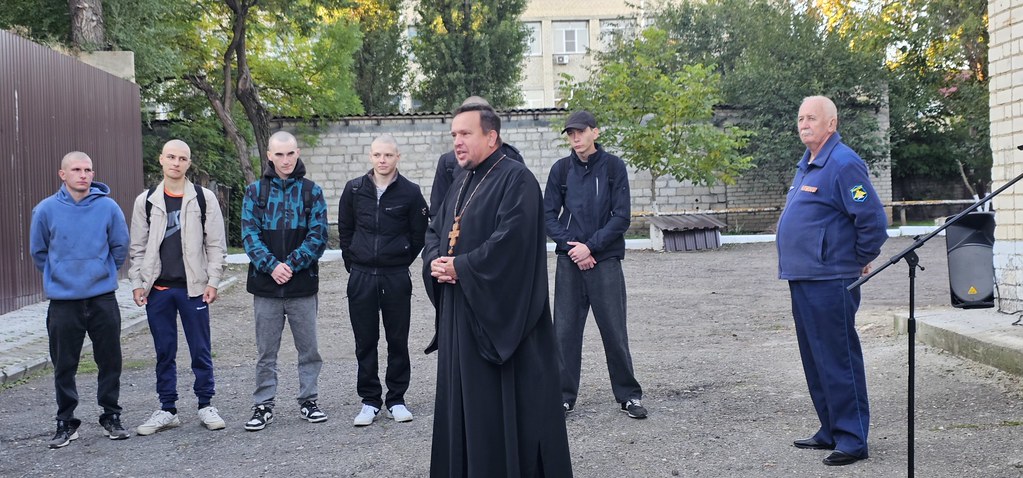 Протоиерей Сергий Гринёв обращается к призывникам Грачёвского округа